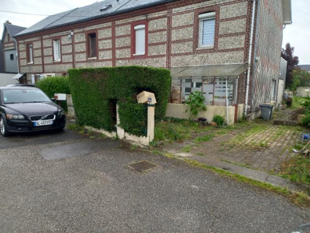 Pose d'un portail pour une entrée de maison par l'EIRL Lecanu jérémy à Saint Romain de Colbosc.