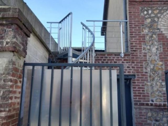 Réalisation d'un escalier extérieur pour l'accès d'une terasse  au Havre.