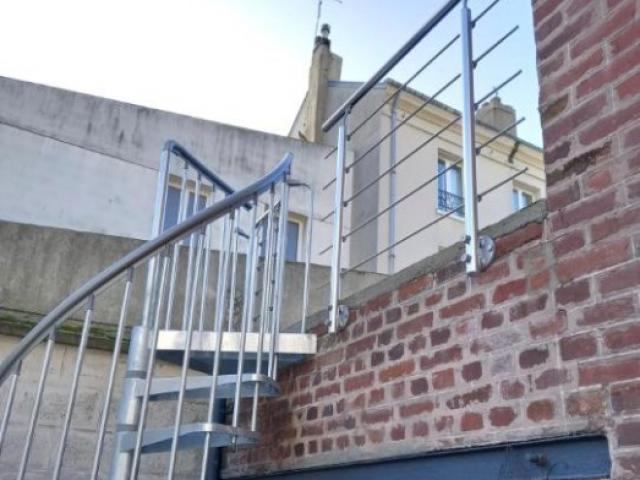 Réalisation d'un escalier extérieur pour l'accès d'une terasse  au Havre.