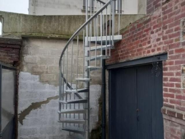 Réalisation d'un escalier extérieur pour l'accès d'une terasse  au Havre.