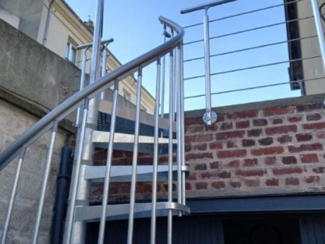 Réalisation d'un escalier extérieur pour l'accès d'une terasse  au Havre.